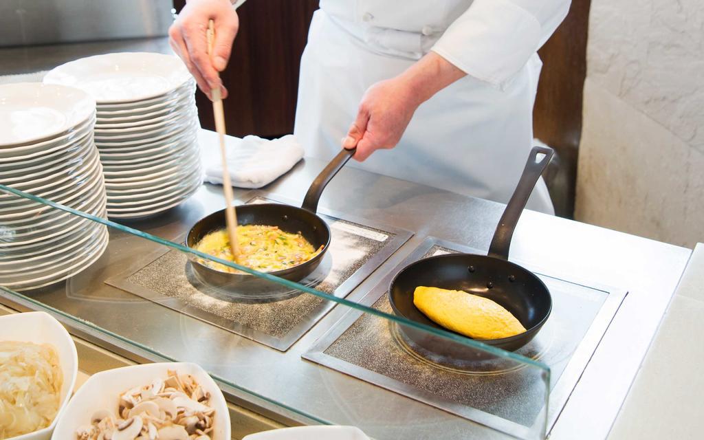 סאסבו Hotel Okura Jr Huis Ten Bosch מראה חיצוני תמונה Preparation of an omelette
