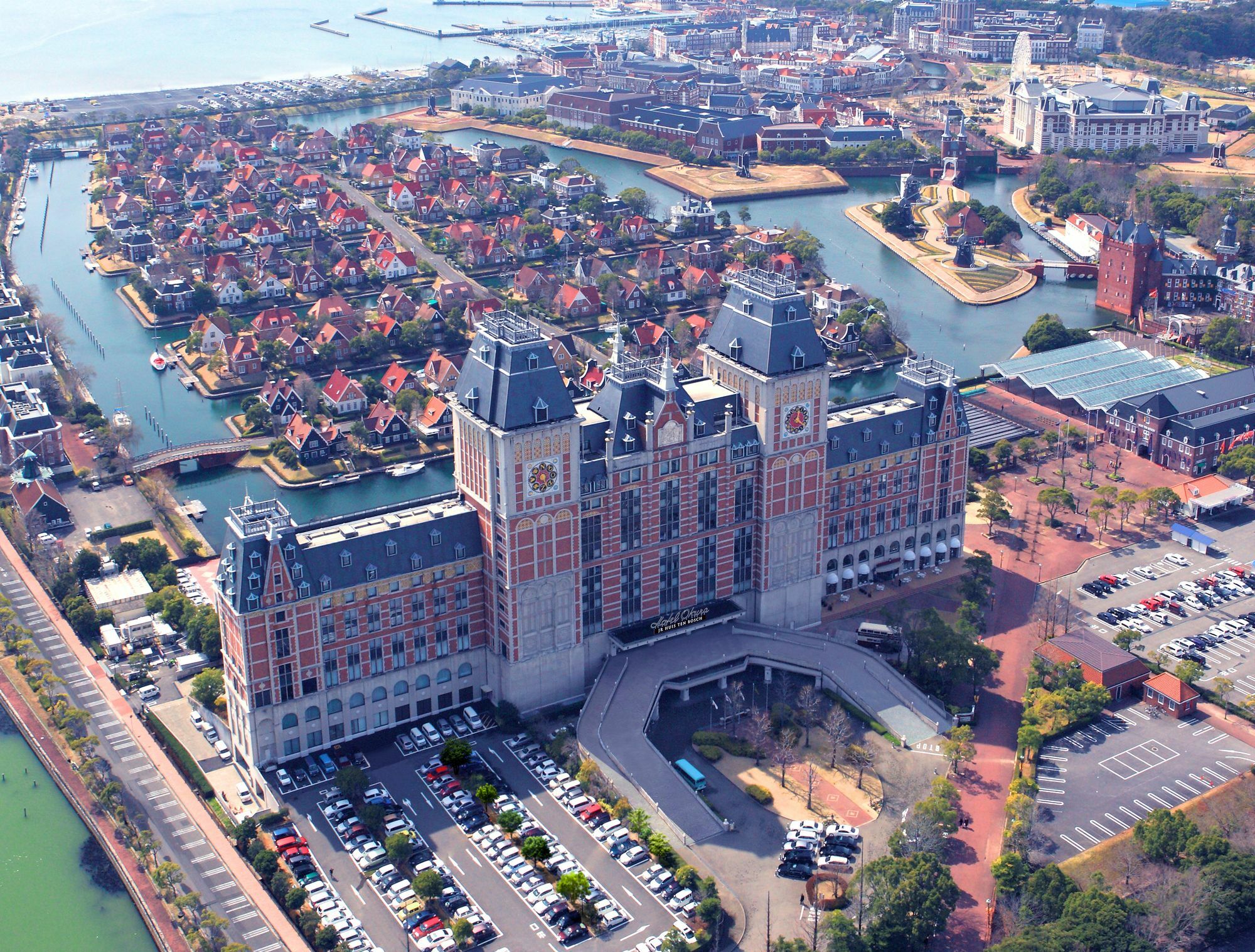 סאסבו Hotel Okura Jr Huis Ten Bosch מראה חיצוני תמונה Aerial view of the complex
